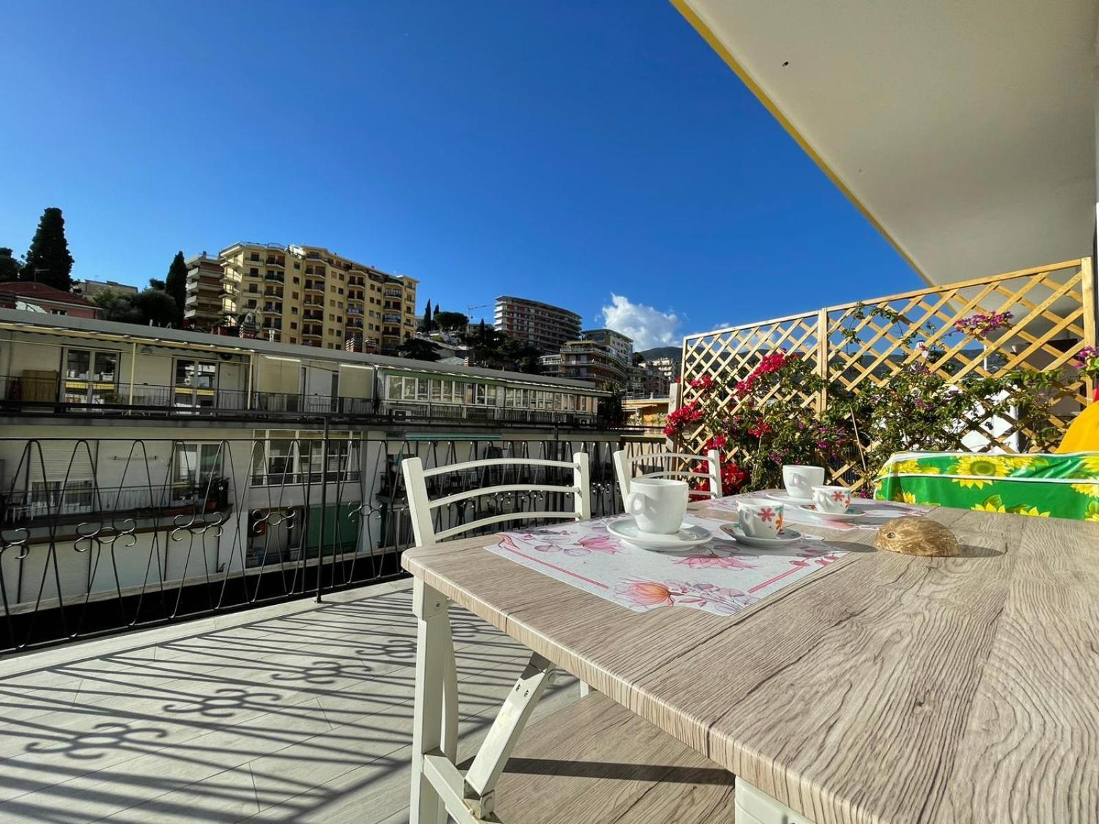 Wh - Un Posto Al Sole - Attico Monolocale Con Parcheggio Gratuito - 5 Minuti Dal Centro - Wifi Διαμέρισμα Σαν Ρέμο Εξωτερικό φωτογραφία